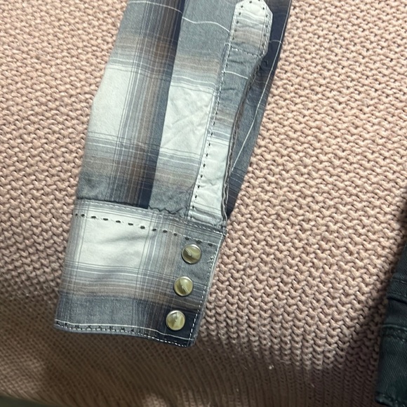 Men wrangler pearl button. Button down. - Picture 5 of 5